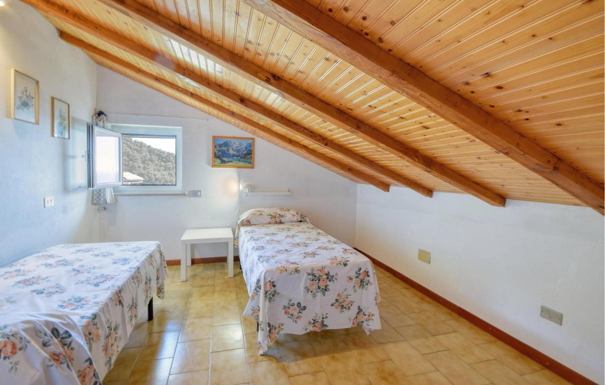 2 Bedroom Stunning Apartment In Монеглия Екстериор снимка