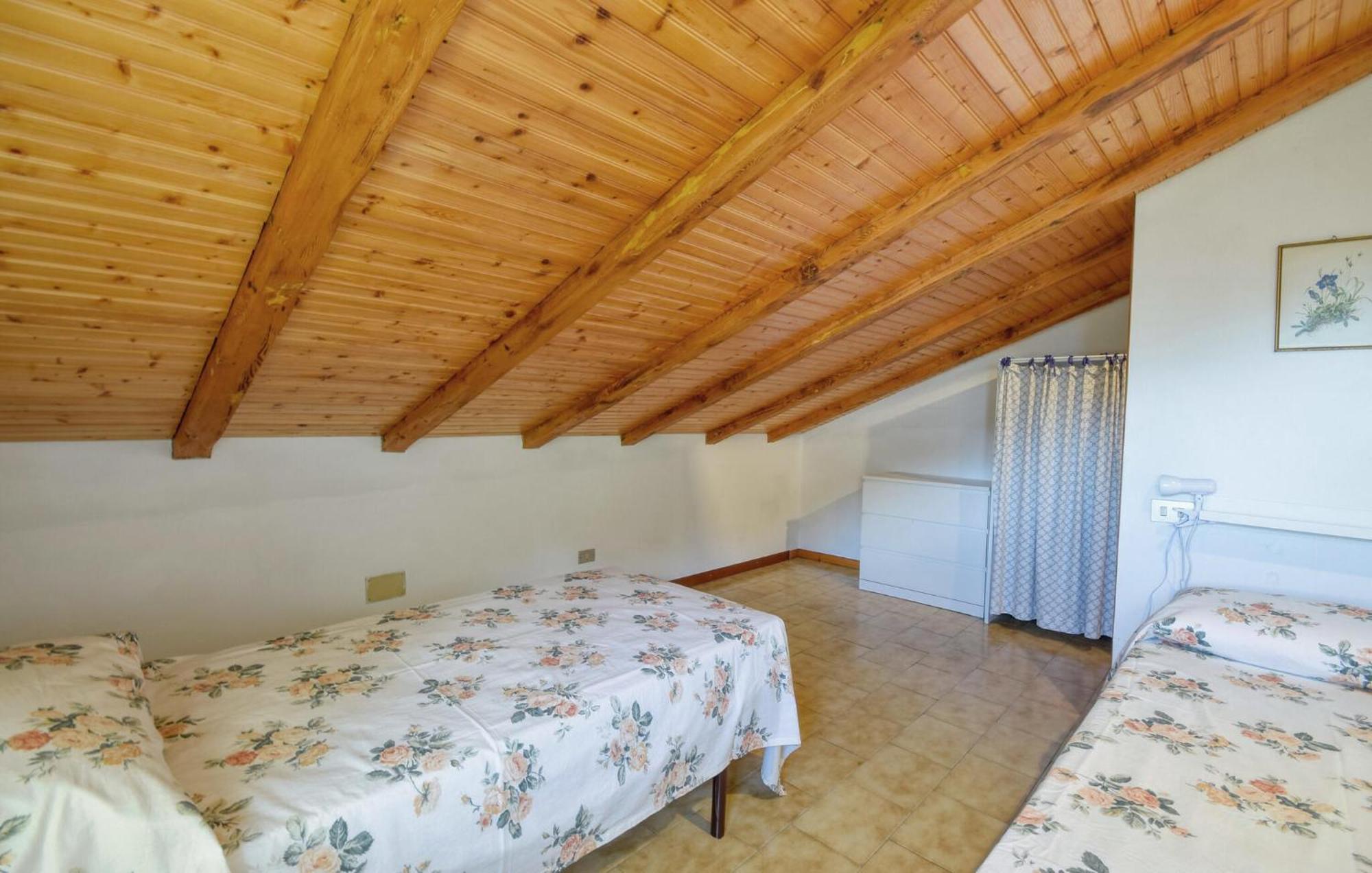 2 Bedroom Stunning Apartment In Монеглия Екстериор снимка